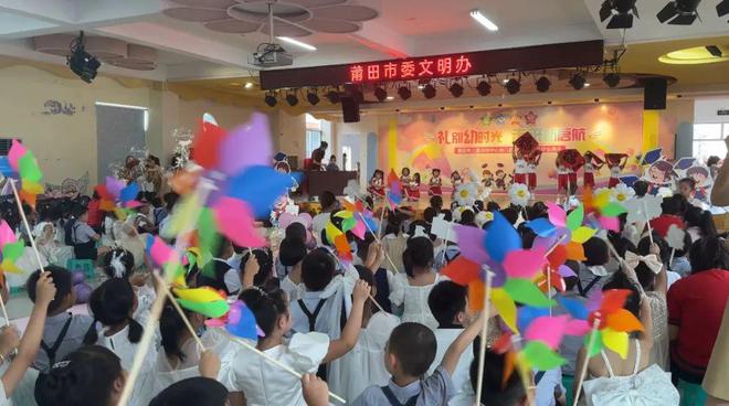 道德之树 绽精神文明之花AYX爱游戏APP植思想(图1)