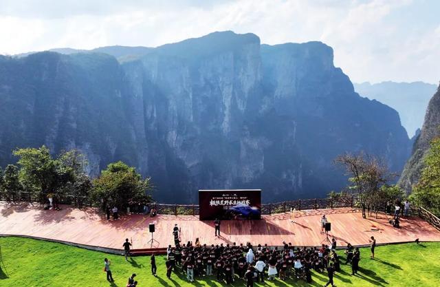 金健康问题景区负责治疗本人及直系亲属终身免费游七星山爱游戏平台回应“荒野求生”停赛：8人夺冠平分48万奖(图2)